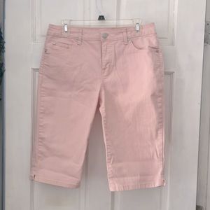 Bandolino Pink Denim Burmuda Shorts size 8 EUC